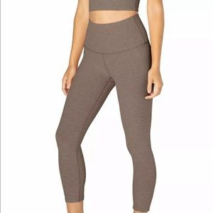 Beyond Yoga walk and talk capri spacedye legging